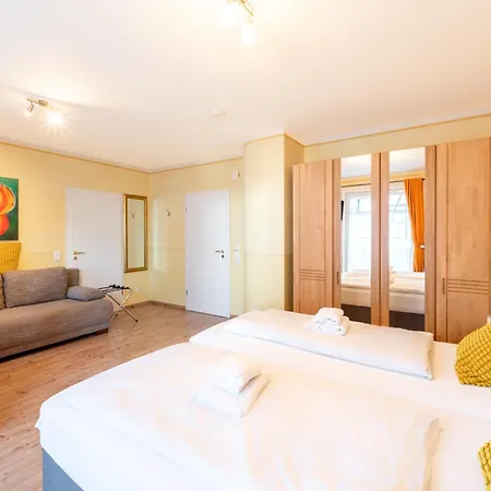 Schusterjunge I Zentral I I Kueche & Bad I Parkplatz